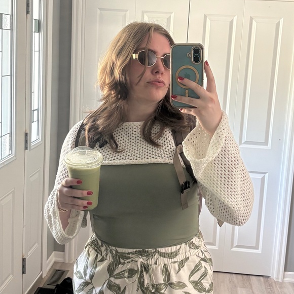 Meet your Posher, Carlee - Picture 1 of 1